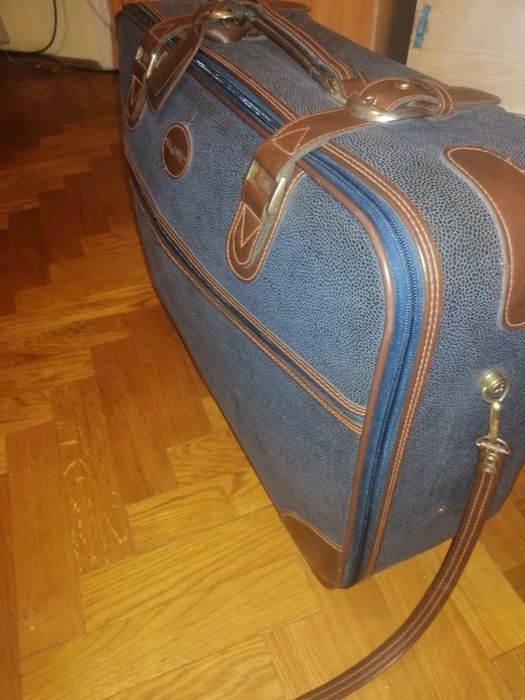 Валіза дорожня.   .