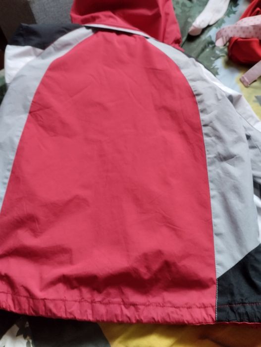 Продам курточку для хлопчика до 10 років.