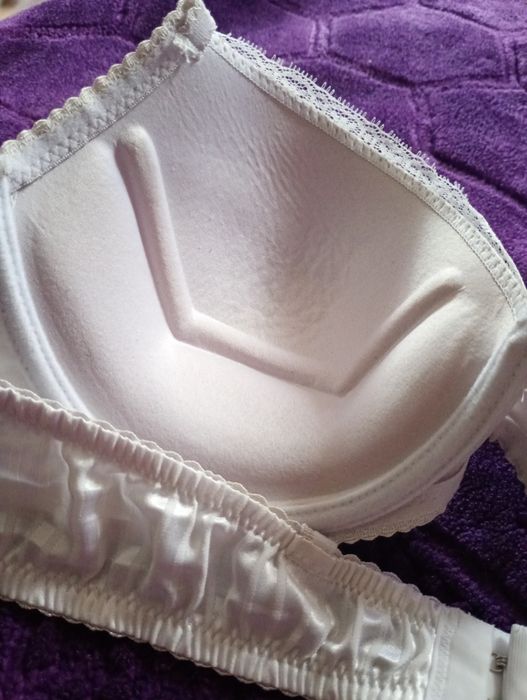 Śliczny mieniący stanik push up