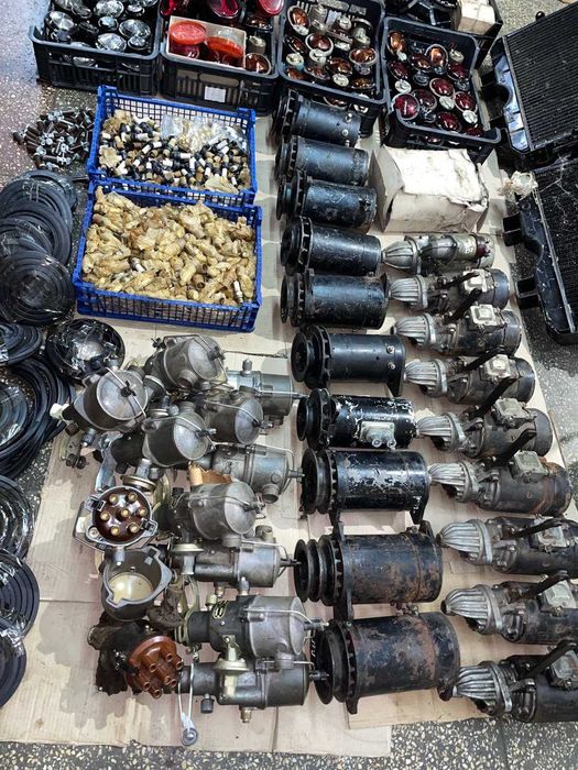 Стартера, генератори, трамблери, свічки, ремні, уплотнителі Зіл 157