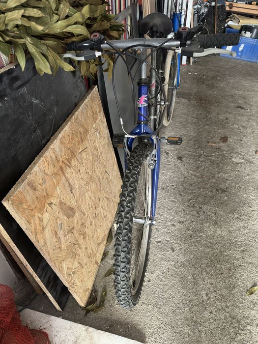 Vende - se varias bicicltas