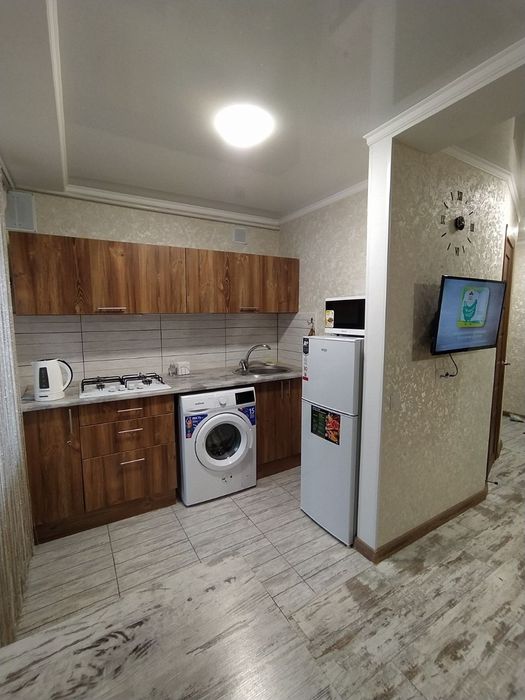 Подобово! 1 поверх.Затишна,чиста квартира , район літака.