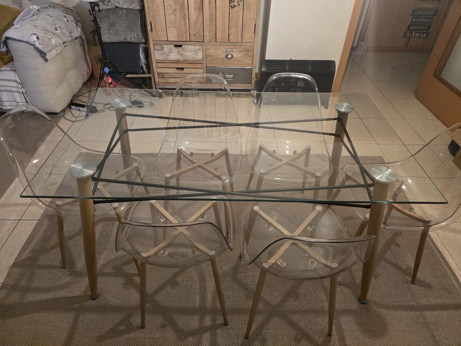 Conjunto de mesa e cadeiras