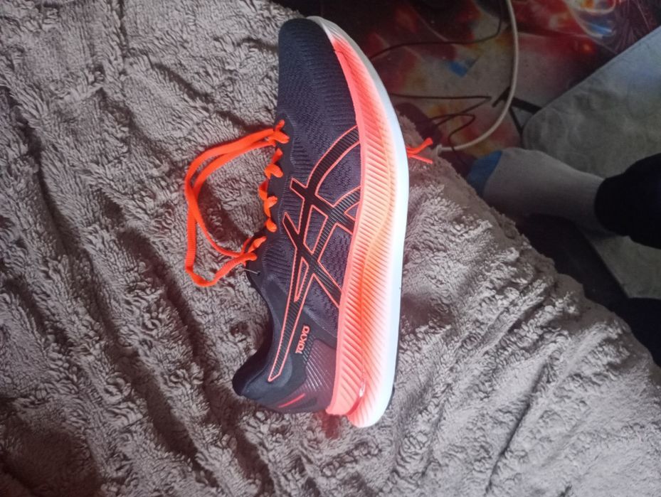 Продам лимитированную версию кроссовок Asics Glide Ride Tokio. Новые.