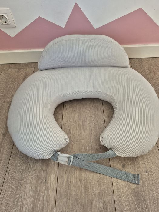 Подушка для годування.