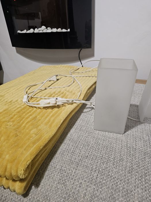 2 candeeiros de mesa de cabeceira ikea modelo descontinuado acompanha com as lâmpadas