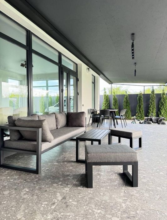 Розкішний будинок в сучасному стилі