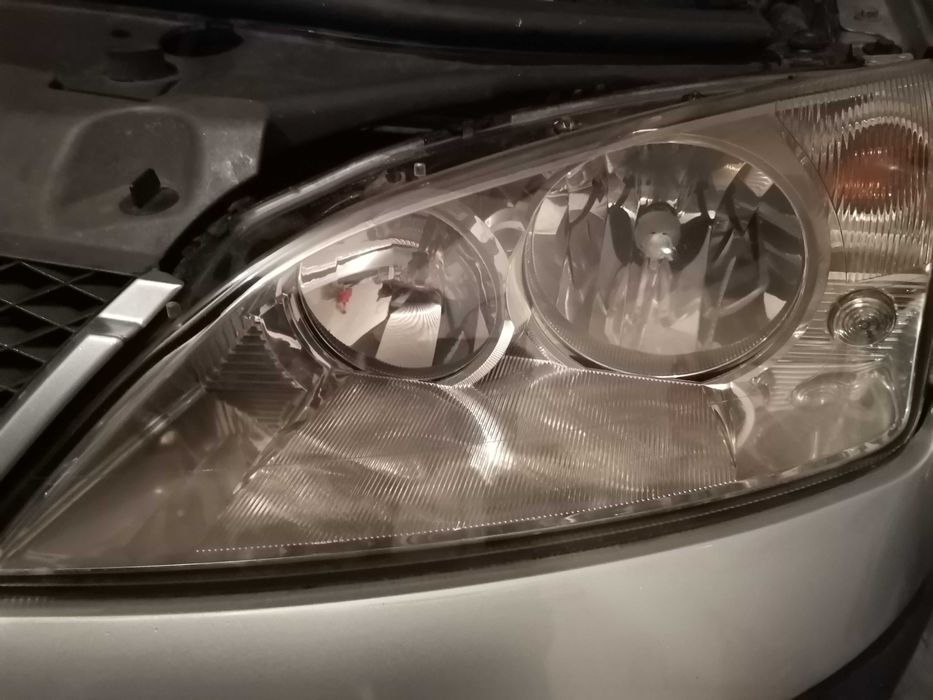 Polimento de faróis de automóveis