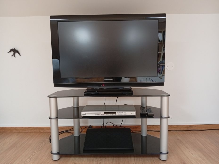 Televisão LCD Panasonic 37" + Móvel