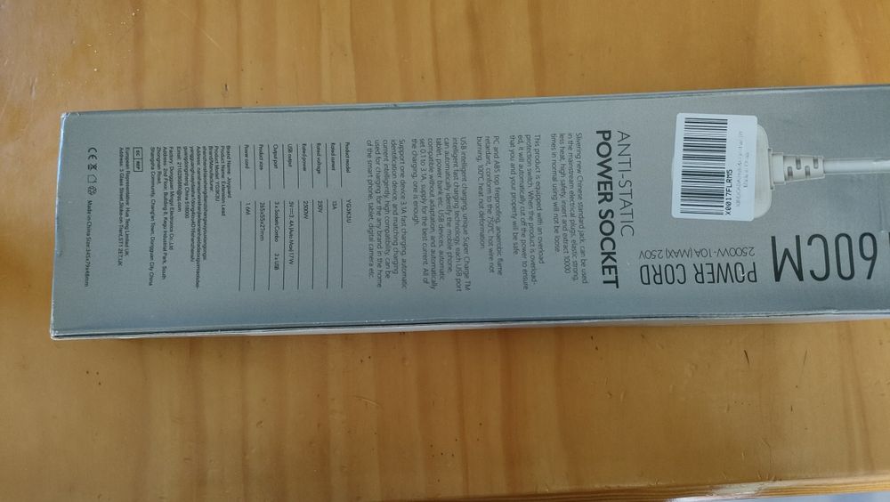 Tomada elétrica com entrada USB