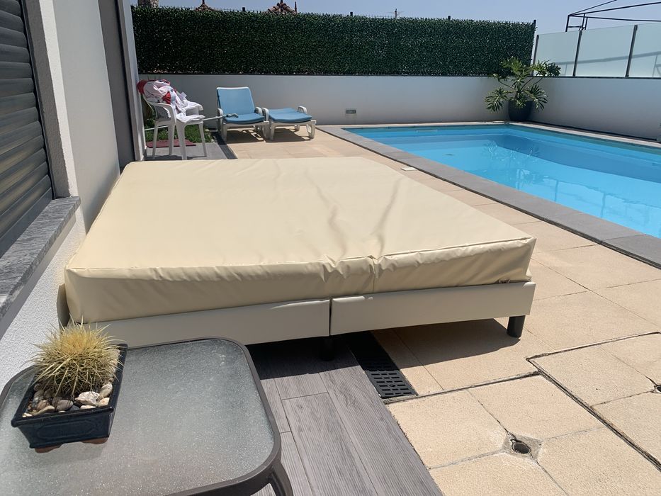 Cama de jardim- estrado, colchão e capa