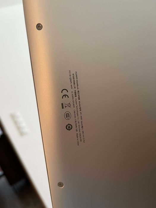 Huawei MateBook Ryzen 5 2500/8 GB RAM/256GB SSD – stan bardzo dobry