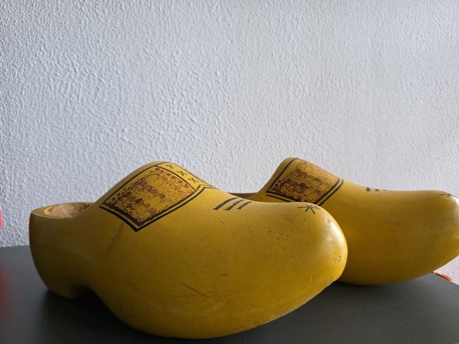 Sapatos Holandeses em madeira