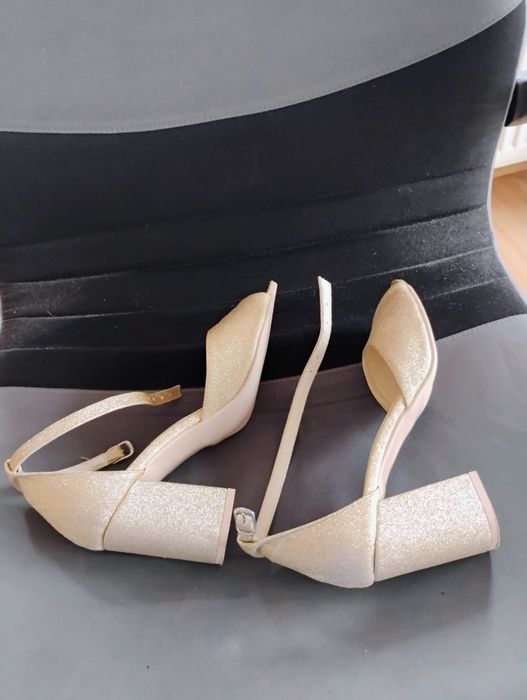 Buty damskie rozmiar 38 kolor złoty