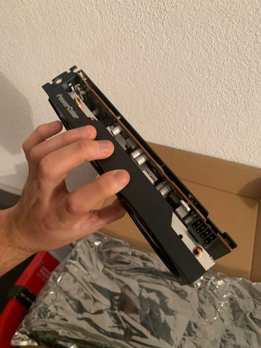 Placa Gráfica - RADEON RX7600 8GB PowerColor (Usada)