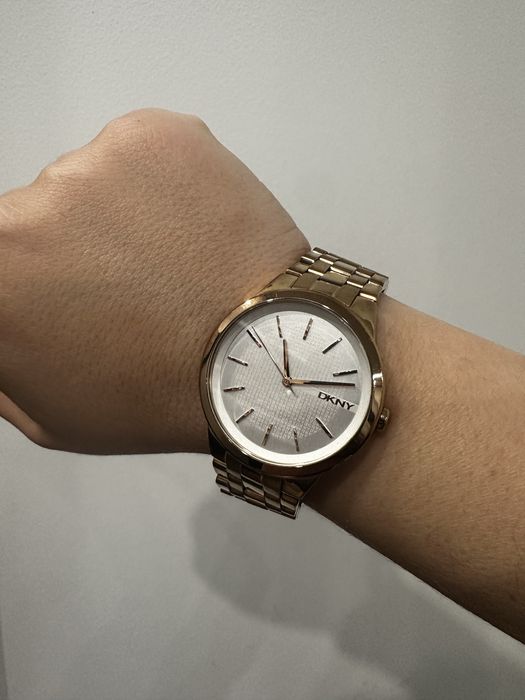 Стмльний годинник DKNY