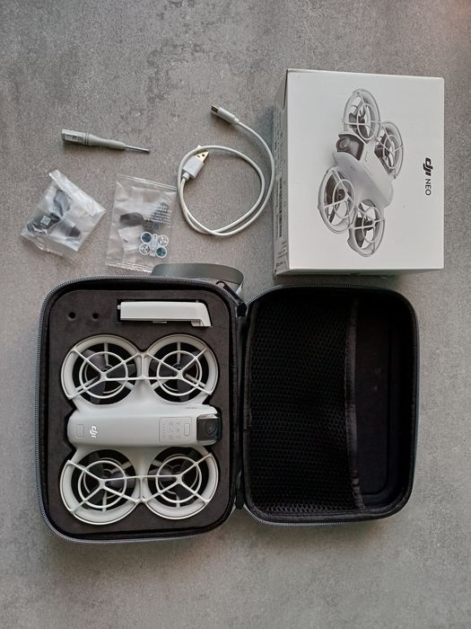 Dron DJI NEO Ultralekki