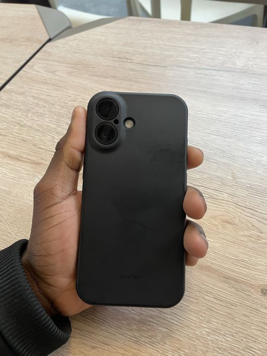 Iphone 16 normal.   Estado da bateria 93% 128GB de memória. pronto a usar não perca a oportunidade única.