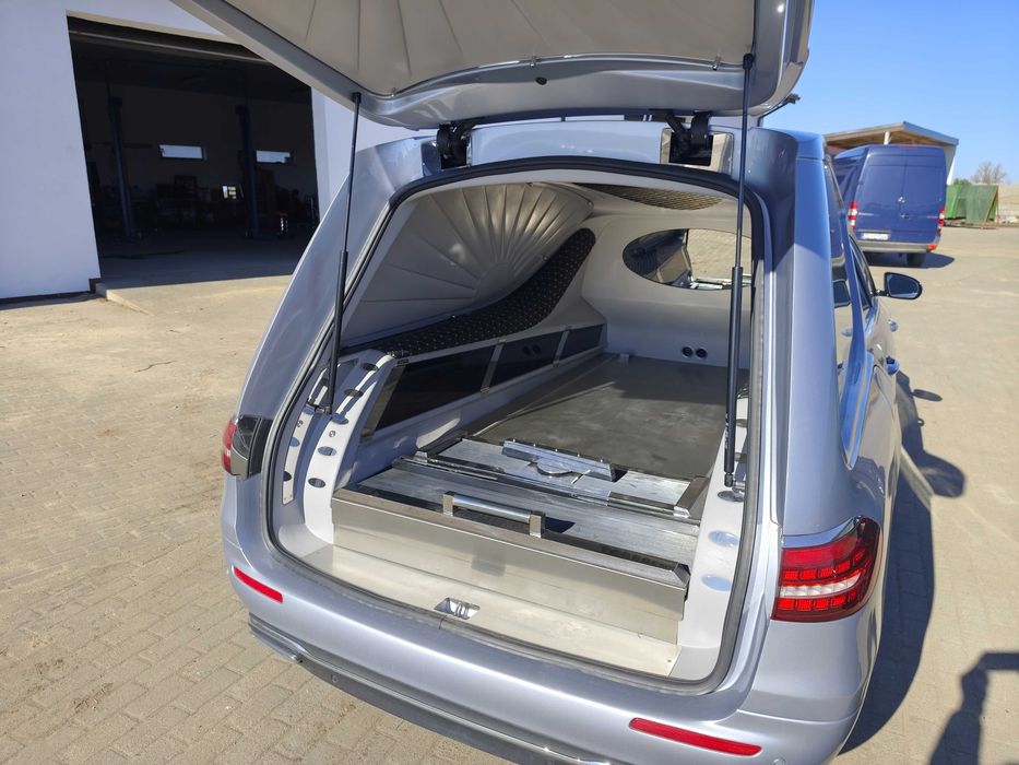 Karawan pogrzebowy stan idealny pakiet Amg