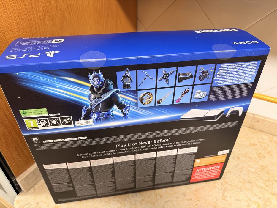 Consola PlayStation®5 (PS5) -  Digital Edition 1 TB + Fortnite Jogo