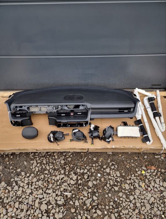 Hyundai IONIQ 5 торпеда, панель, ремені, шторка, подушка в кермо, ногі