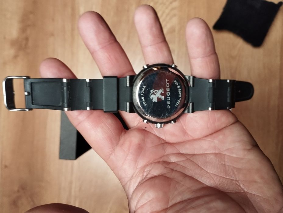 Годинник Peugeot