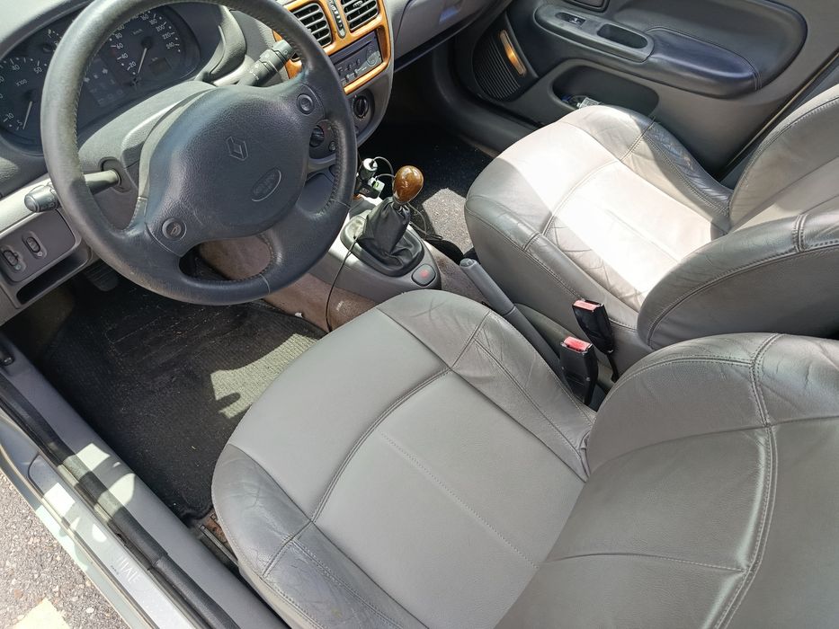 Renault Clio 2 initiale paris 1.6 16v 110cv
