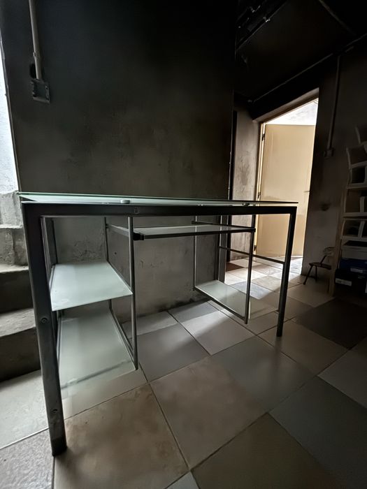 Secretaria de vidro