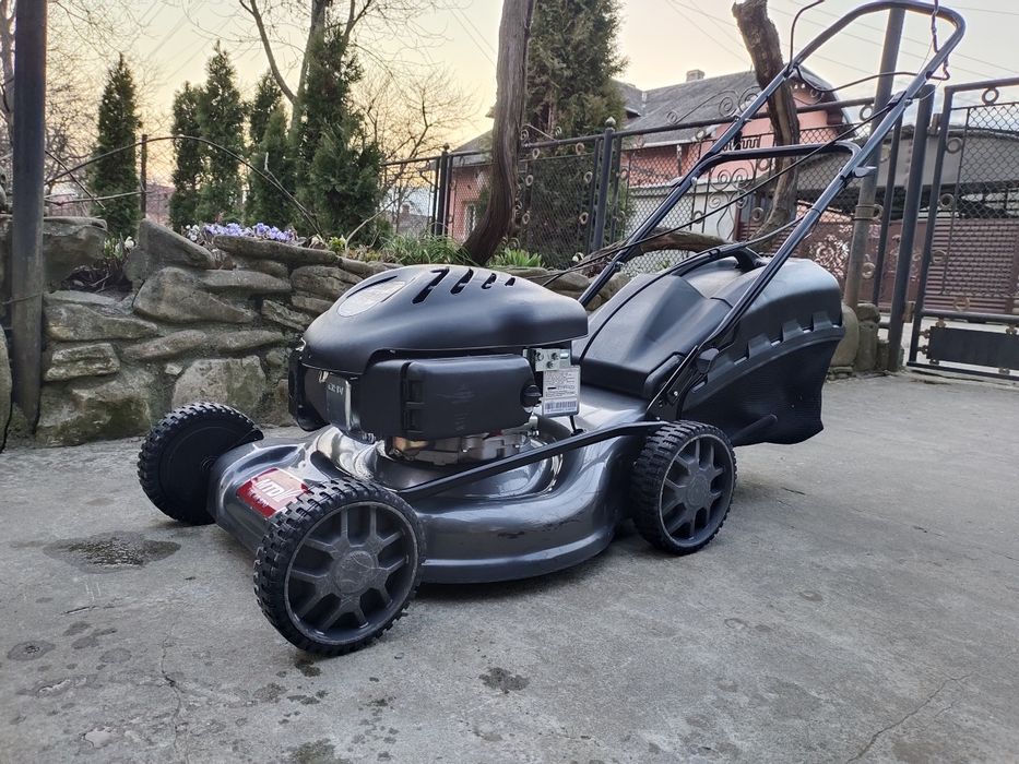 Газонокосарки косарки бензонові самохідні
