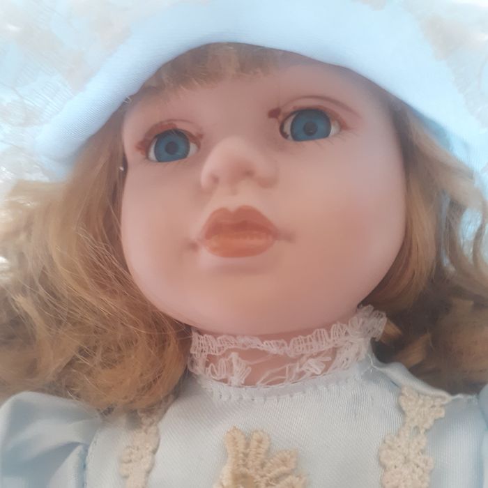 3 bonecas de porcelana