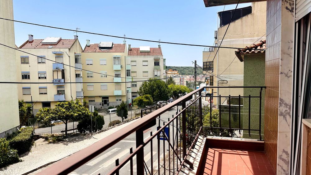 Arrenda Apartamento T2 P.S.Adrião - Odivelas.