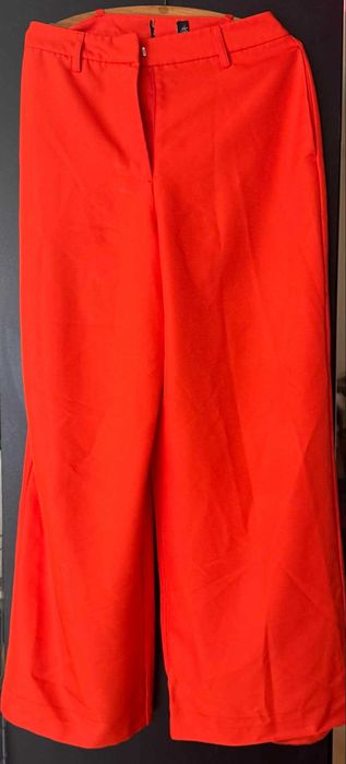 Asos Spodnie z szerokimi nogawkami  w kolorze koralowym roz M