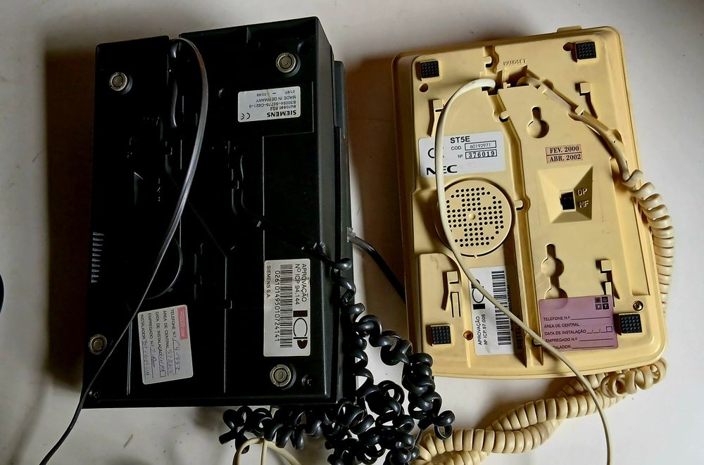 2 telefones fixos Siemens e Nec