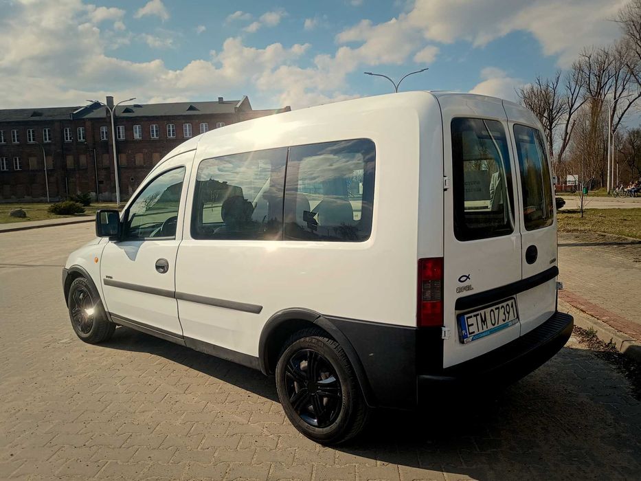 Dobry Opel Combo 1.6 b 2002r.