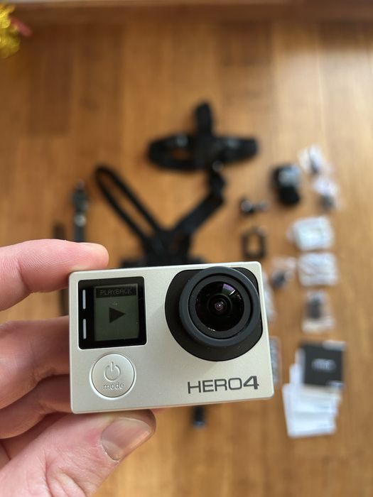 GoPro Hero 4 Silver - praktycznie nowa, z bogatym zestawem akcesoriów!