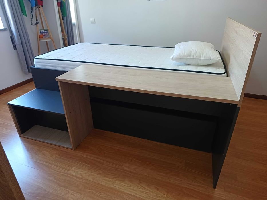 Cama solteiro com arrumação