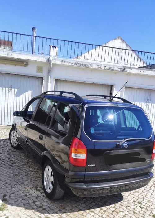 Opel Zafira 1.6 Gasolina   -  7 Lugares  -  2001