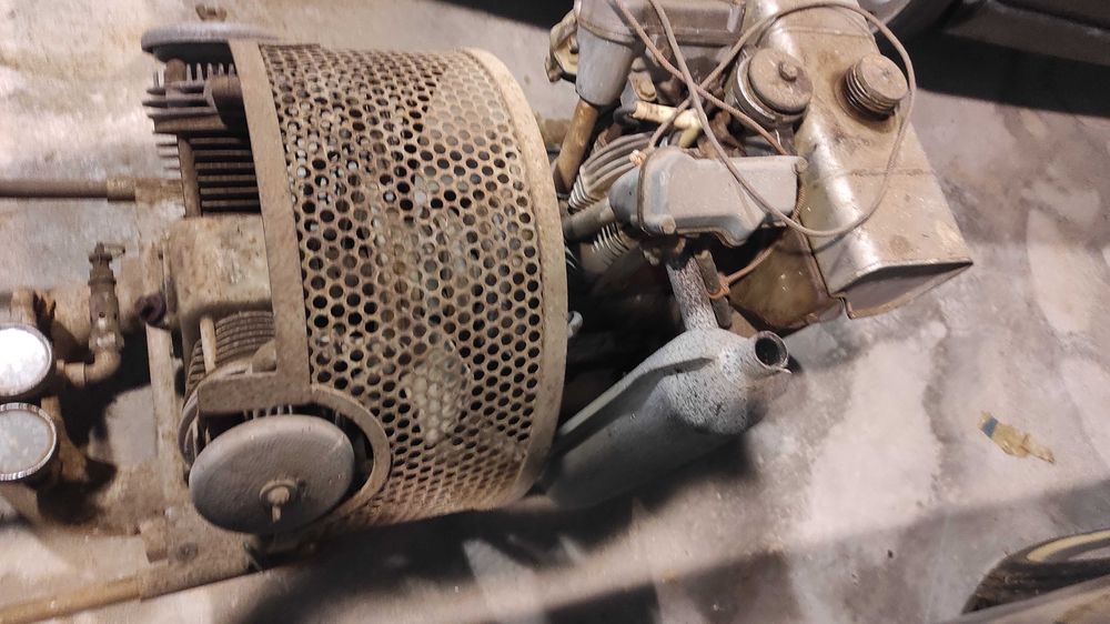 Compressor a gasolina muito antigo