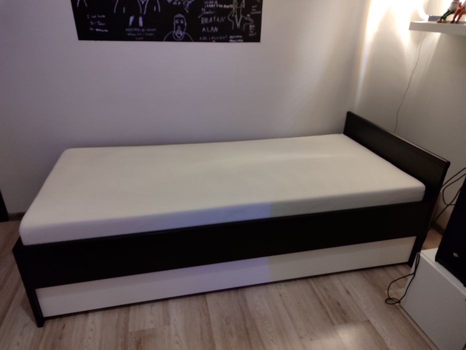 Łóżko młodzieżowe 90x200 z materacem