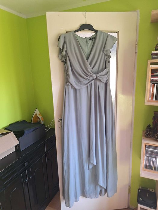 Długa szara sukienka z rozcięciem