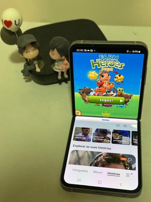 SAMSUNG Z FLIP6 
Capacidade :256G /
COR: PRATA   , 
4 MESES DE USO ,