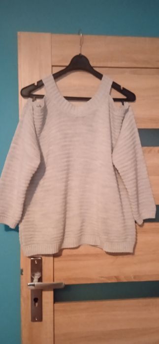 Damski sweterek z odkrytymi ramionam/Oversize, Made In Italy