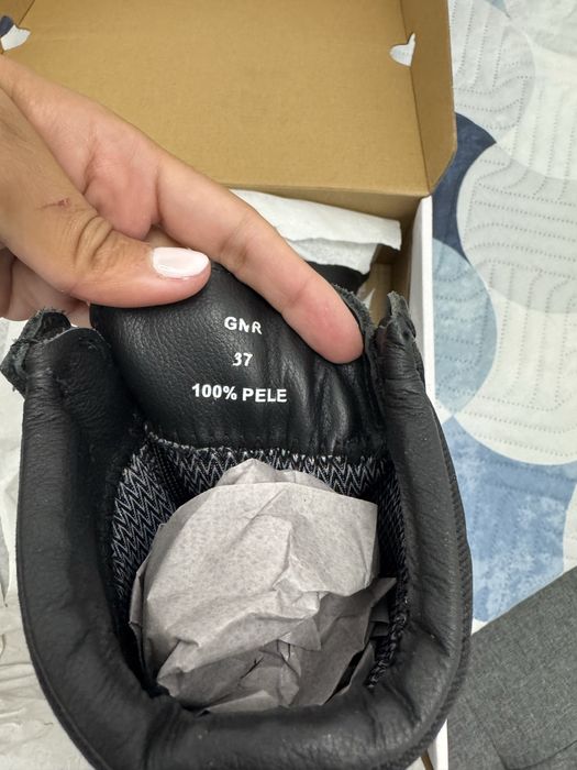 Botas militares meio cano em pele