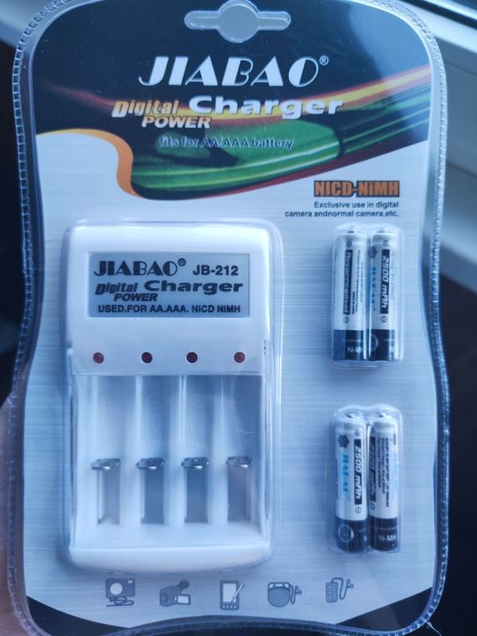 Зарядний пристрій з акумуляторними батарейками АА / ААА 4шт/ JIABAO JB