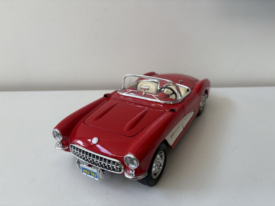 Model Chevrolet Corvette 1:18 BBurago Burago (maisto welly)