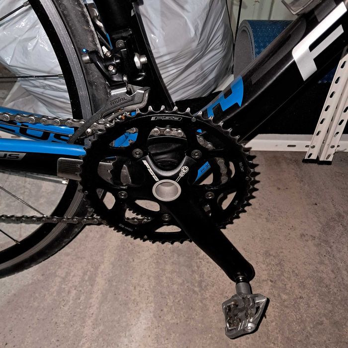 Bicicleta de estrada em carbono