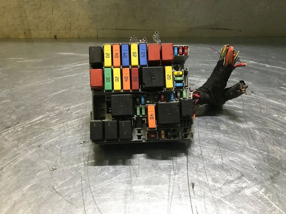 CAIXA DE FUSIVEIS / RELÉS FIAT DOBLO II / OPEL COMBO 51867698