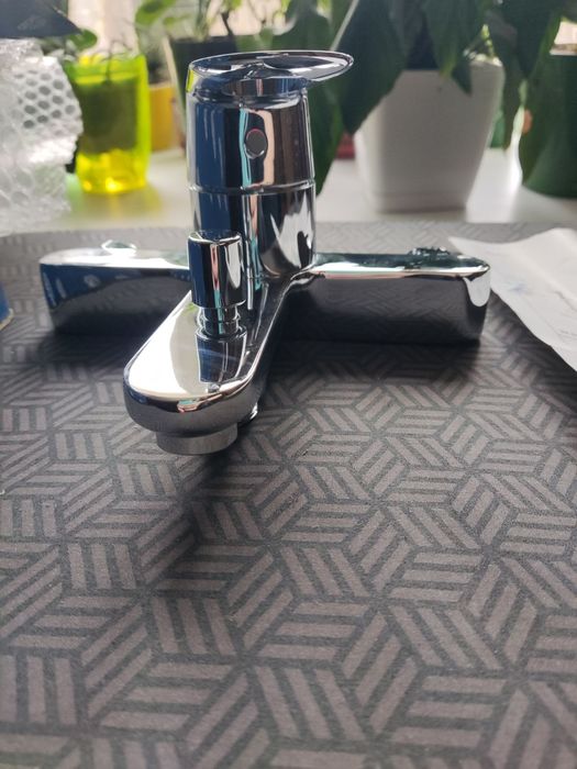 Змішувач для ванни