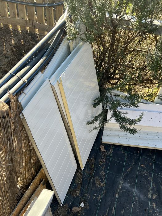 Restos de obras tijolos abobadilhas e chapa sandwich