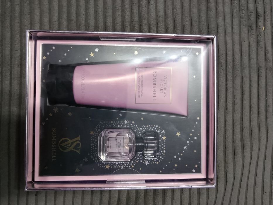 zestaw perfum oraz balsam perfumowany.